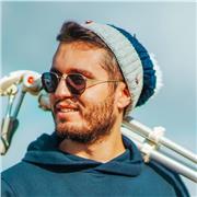 Professeur d'histoire et de culture cinématographiques pour mieux comprendre les films et leur message, ainsi que pour écrire un m